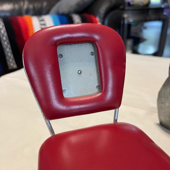 Retro Chair 🪑 Picture Frame - Picture 5 of 12